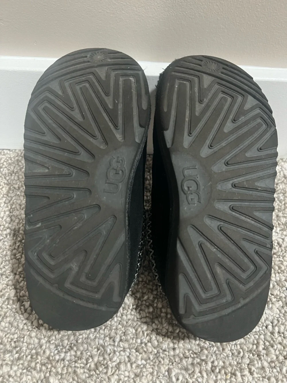 UGG Kids Black Suede Slippers Size 2 Cozy Slip On Shoes Shearling